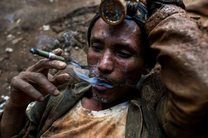 Пекельна праця. Як виглядає нелегальний видобуток дорогоцінного каміння в М'янмі