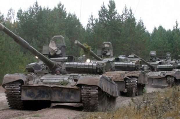 На Донбасі окупанти приховано розміщують групи танків поблизу лінії зіткнення