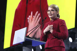 Лідер ВО  «Батьківщина» Юлія Тимошенко під час висунення у кандидати в президенти 