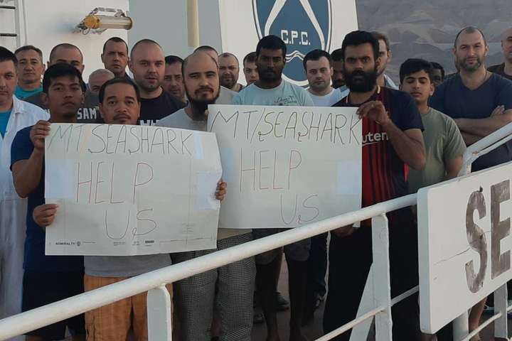 В Україну повертаються ще дев'ять моряків із затриманого в Єгипті танкера