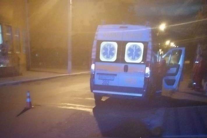 Поліцію та швидку допомогу викликали небайдужі люди - Смертельна ДТП на Київщині: ВАЗ збив жінку і втік з місця аварії