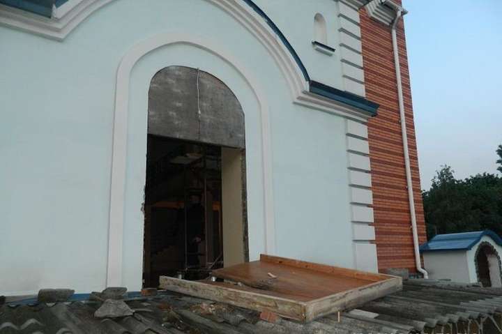 Зловили «на гарячому»: у Києві чоловік намагався обікрасти храм