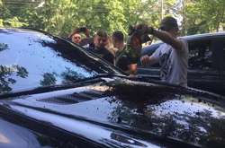 Націоналісти помстилися депутату Кримчаку, причетному до земельного дерибану у столиці (фото)