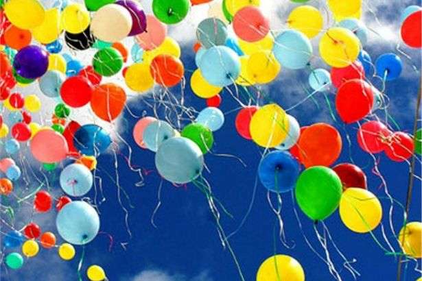 Екофлешмоб: столичних випускників закликали відмовитися від повітряних кульок