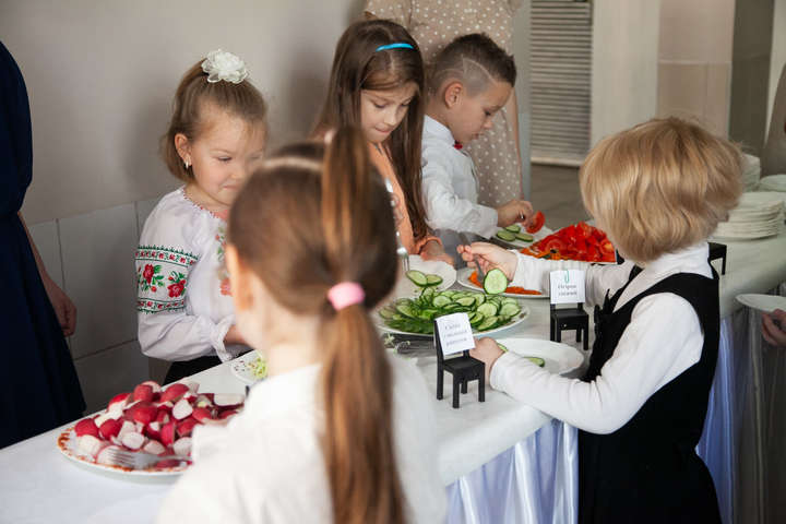 Їдальні столичних шкіл переходять на шведський стіл (фото)