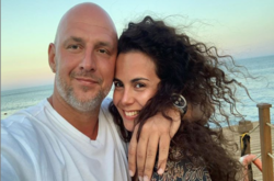 Настя Каменских в леопардовом купальнике показала Потапу все свои прелести