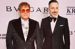 Элтон Джон со своим партнером