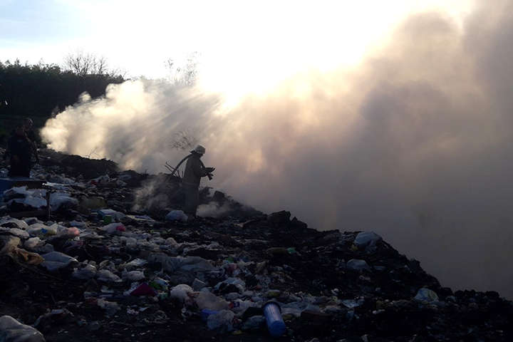 На Полтавщині загорілося сміттєзвалище