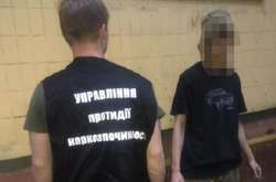 Правоохоронці затримали киянина зі згортками наркозілля