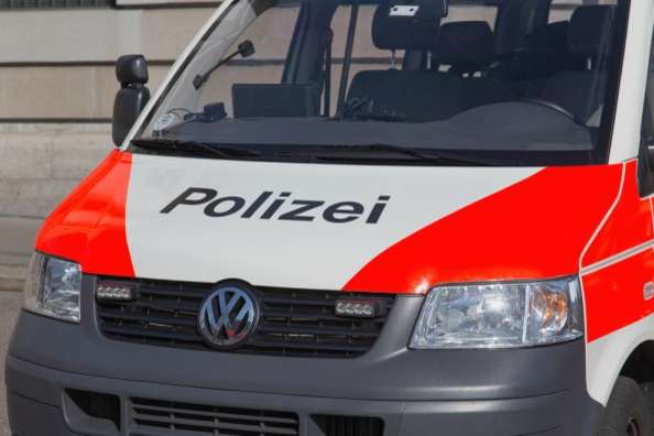 В Швейцарии мужчина взял в заложницы двух женщин, после чего убил их и себя