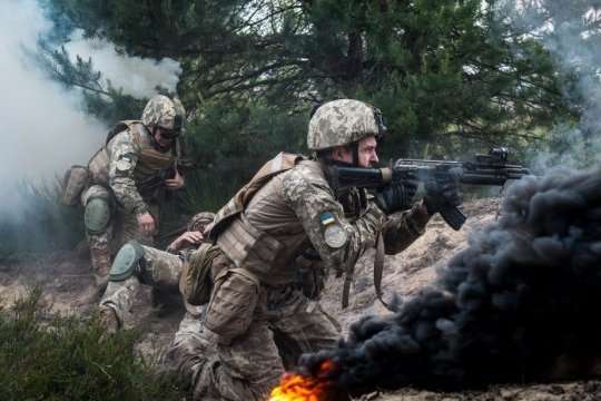 Війна на Донбасі: вісім ворожих обстрілів за день, втрат немає 