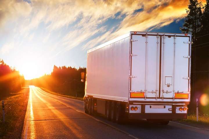 Відсьогодні для вантажівок обмежено рух дорогами України