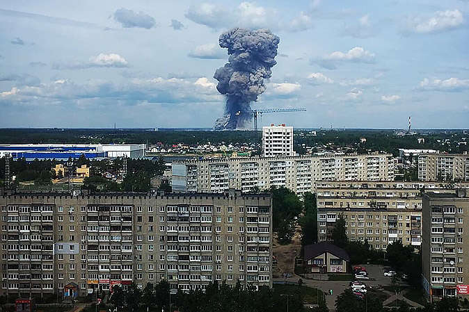 На заводі з виробництва тротилу в Росії сталися вибухи: є постраждалі (фото, відео)