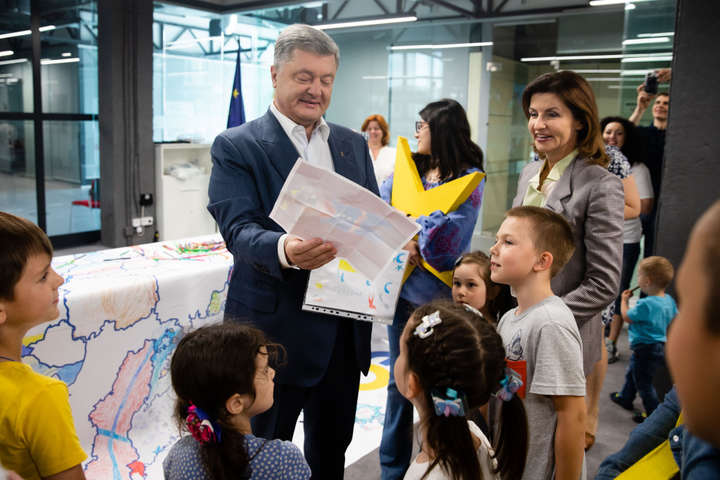 Як Порошенко відзначив день захисту дітей (фото)