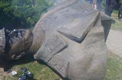 Рабинович пообещал лично обратиться к харьковским властям с просьбой разрешить за собственные средства восстановить памятник