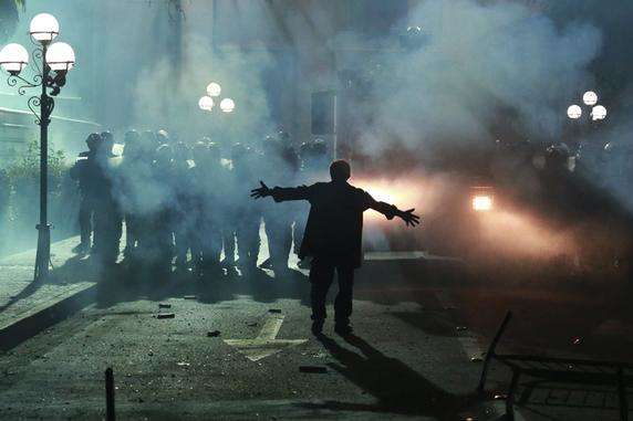В Албанії тривають антиурядові протести: в сутичках постраждали 13 осіб