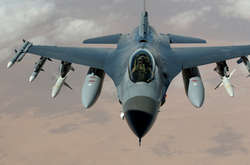 Американський військовий літак F-16
