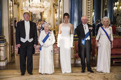 Кейт Миддлтон в тиаре принцессы Дианы и Мелания Трамп на гала-ужине в Букингемском дворце (фото)