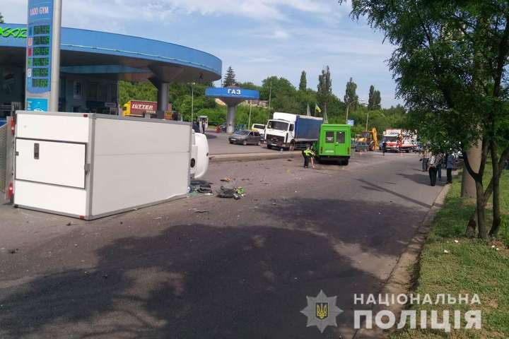 В Харькове столкнулись «Рено» и маршрутка: 10 пострадавших госпитализированы