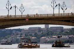 З Дунаю почали витягати тіла загиблих туристів після зіткнення теплоходів минулого тижня