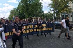 Нацкорпус прийшов на Банкову вимагати українське громадянство воїнам-добровольцям (фото, відео)