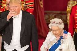 Дональд Трамп трижды опозорился перед британской королевой Елизаветой II