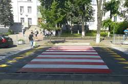 Черговий підвищений пішохідний перехід було влаштовано на вул. Володимирській, 68