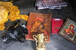 Церковне майно поліцейські вилучили