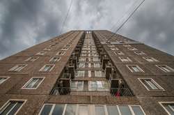 У Дніпрі п’яні чоловік і жінка влаштували обстріл з балкона багатоповерхівки 