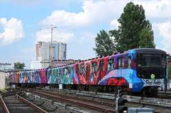 Столичною підземкою курсує поїзд кольорових вражень (фото, відео)