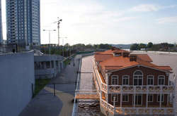 Кияни обурені: у затоці Берковщина самовільно встановлено дебаркадер