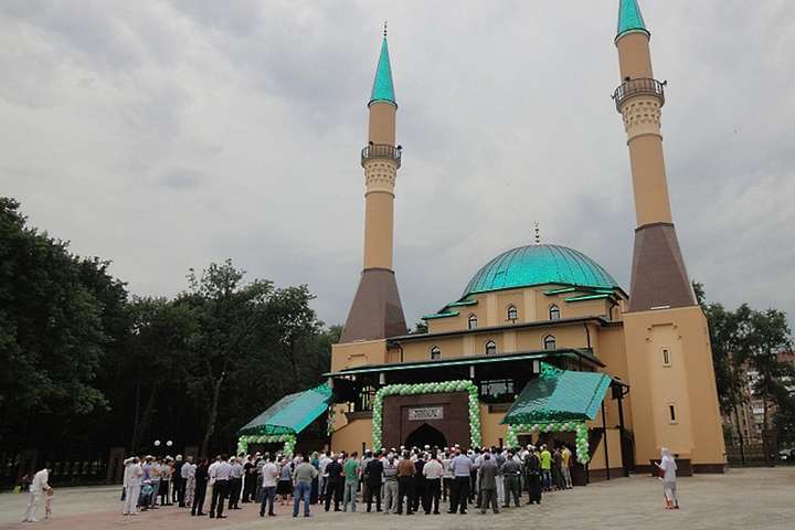 Окупанти обстріляли мечеть у Донецьку, коли мусульмани там святкували Уразу-байрам 