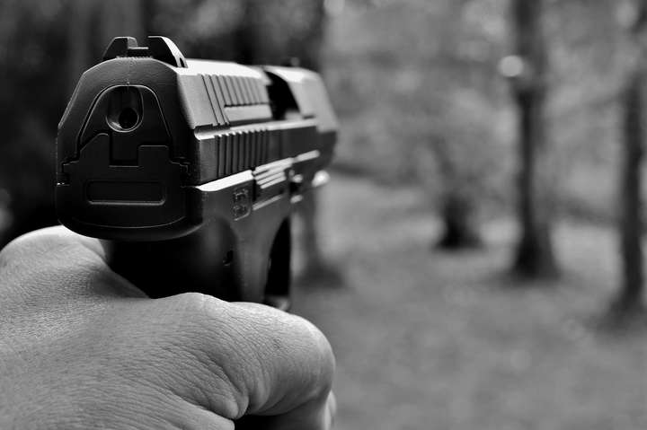 Оружие, из которого полицейские стреляли в 5-летнего мальчика, спрятала женщина — МВД