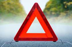 На Вінниччині КамАЗ в’їхав у припаркований причіп: постраждала 10-річна дитина