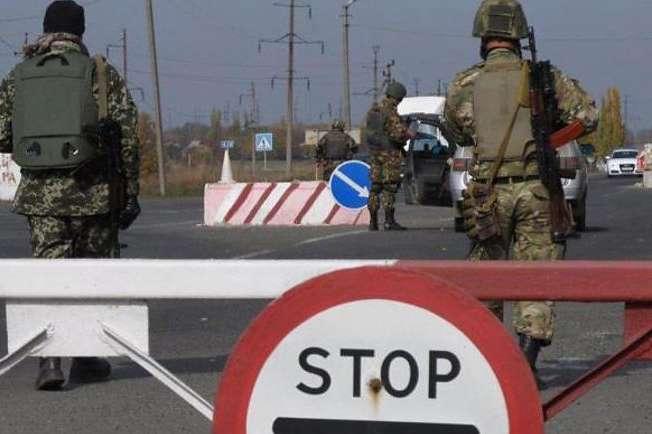 Кучма у Мінську запропонував зняти економічну блокаду з окремих районів Донбасу