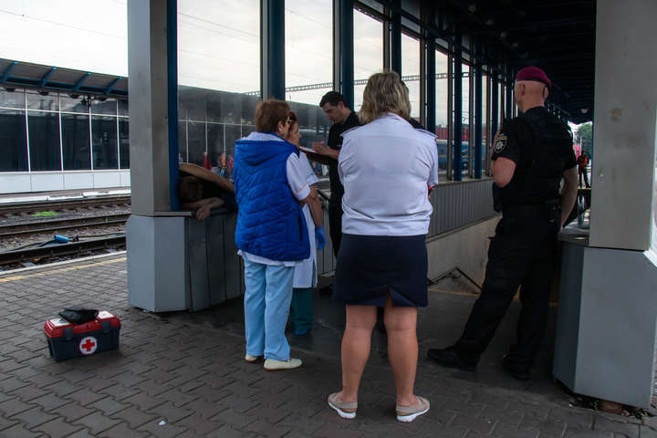 На вокзалі в Києві виявили мертвого чоловіка з квитком на потяг (фото, відео)