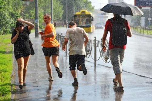 Спека і гроза: киян попередили про погіршення погодних умов
