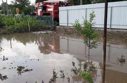 Рiвень води мiсцями на вiдкритiй територiї становить вiд одного до 1,5 м. 