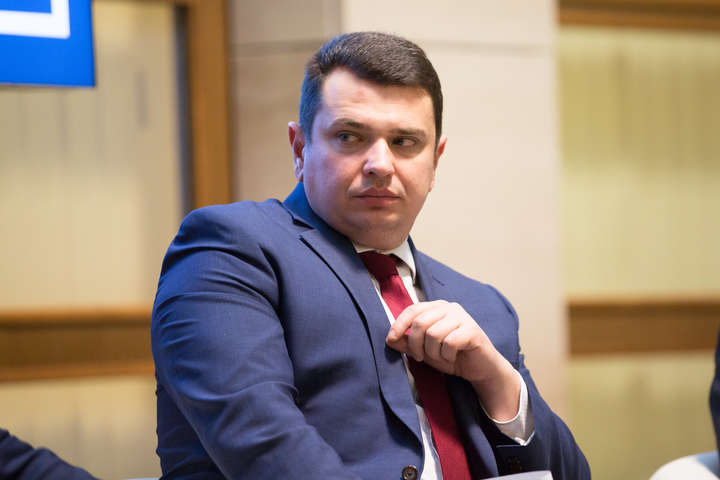Конституційний суд за позовом компанії Коломойського відмінив одне з повноважень НАБУ 