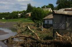 Негода ледь не забрала життя двох людей на Вінниччині