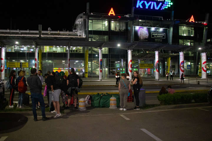 З аеропорту «Київ» екстрено евакуювали пасажирів і персонал (фото, відео)