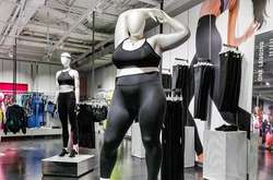 В магазинах Nike появились манекены для женской одежды плюс-сайз