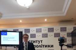 Експерт-міжнародник порадив новій владі налагодити кращу комунікацію із суспільством