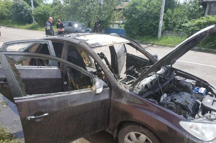 На Київщині в автомобілі стався вибух: постраждала трирічна дитина (фото)