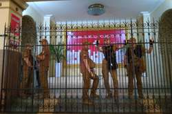 Кінотеатр «Київ» заблоковано людьми у камуфляжі: колишні орендарі збирають акцію