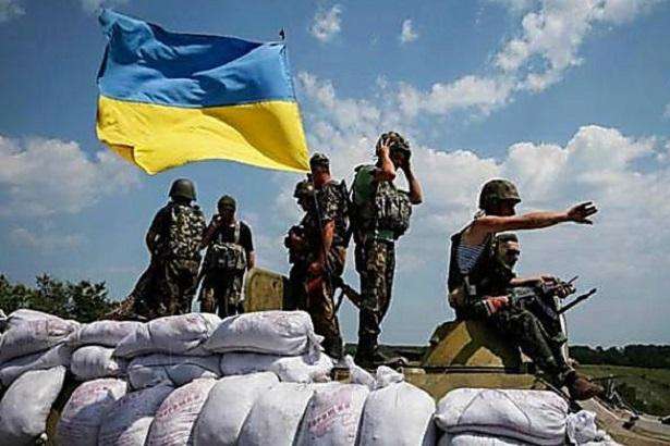 Більше 14 тис. військових убито і поранено під час бойових дій на Донбасі, - Луценко