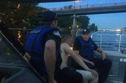 У Києві біля Труханового острова загасили пожежу на судні