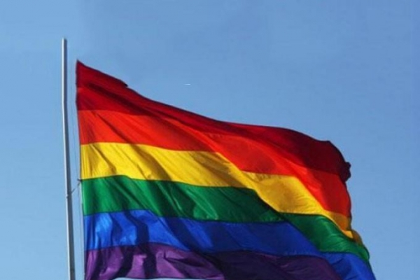 Трамп заборонив піднімати прапор ЛГБТ на флагштоках посольств США