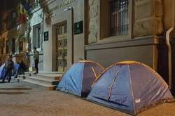 У Кишиневі невідомі продовжують блокувати держустанови