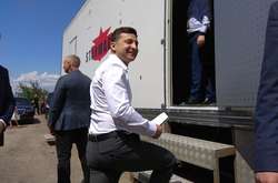 Президент показав гримерку, у якій, на думку журналістів, складали списки «Слуги народу»